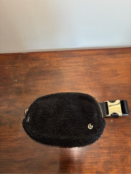 lululemon athletica Handbags - Lululemon Black Sherpa Fleece Belt Bag Gold Hardware
